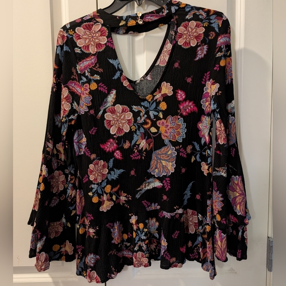 Grace & Lace Floral Bell Sleeve Blouse - Black and Pink - Picture 5 of 8